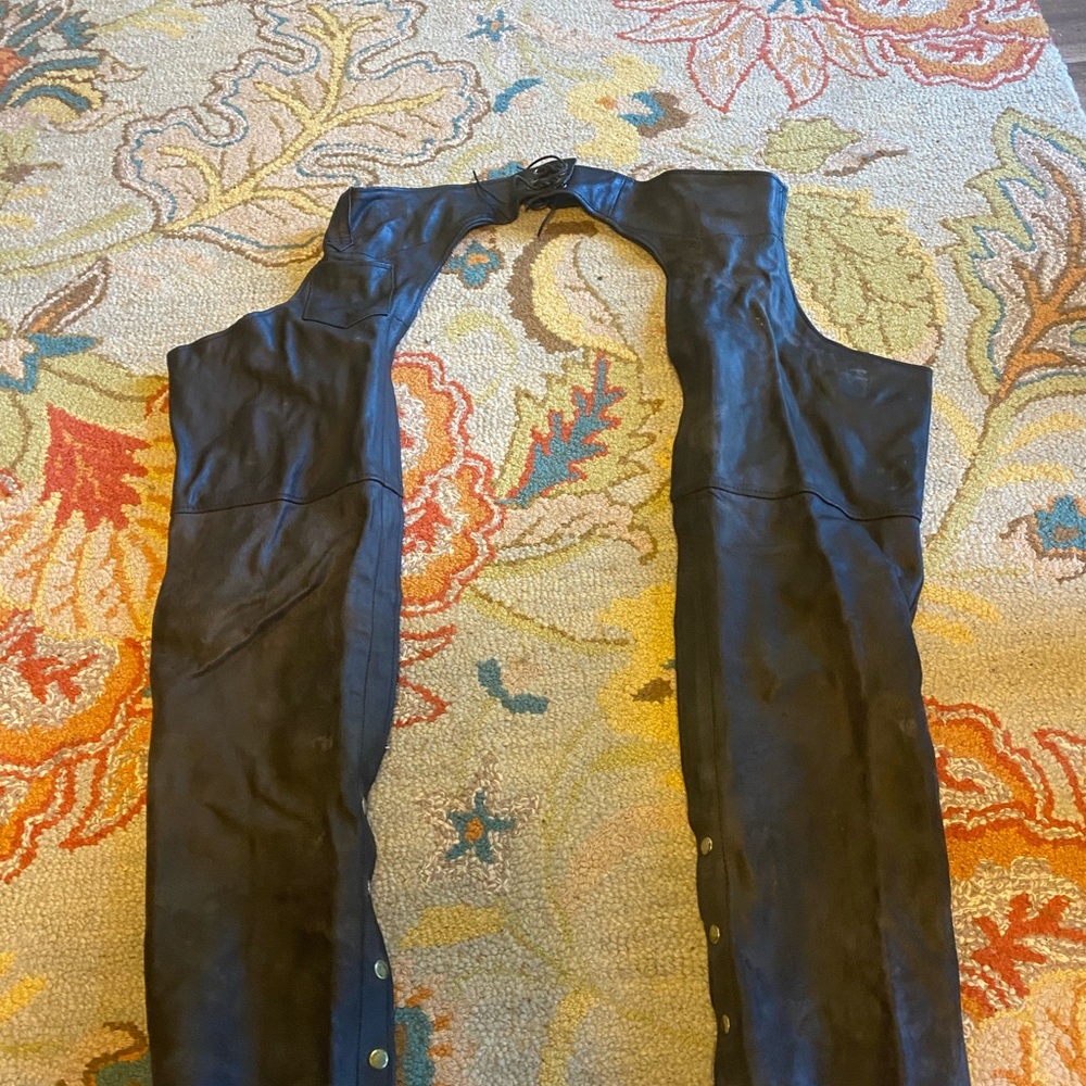 Men’s Leather Chaps sz medium excellent condition.